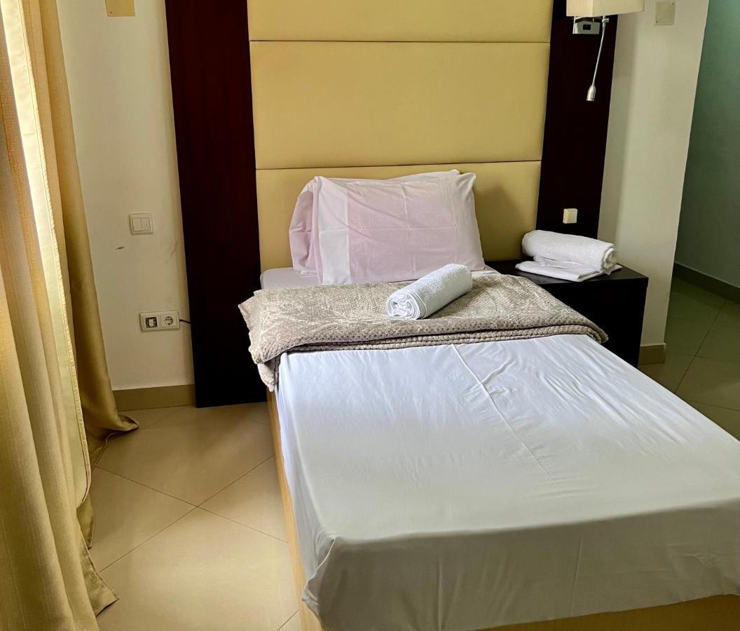 Guest House La Plaza Луанда  Экстерьер фото